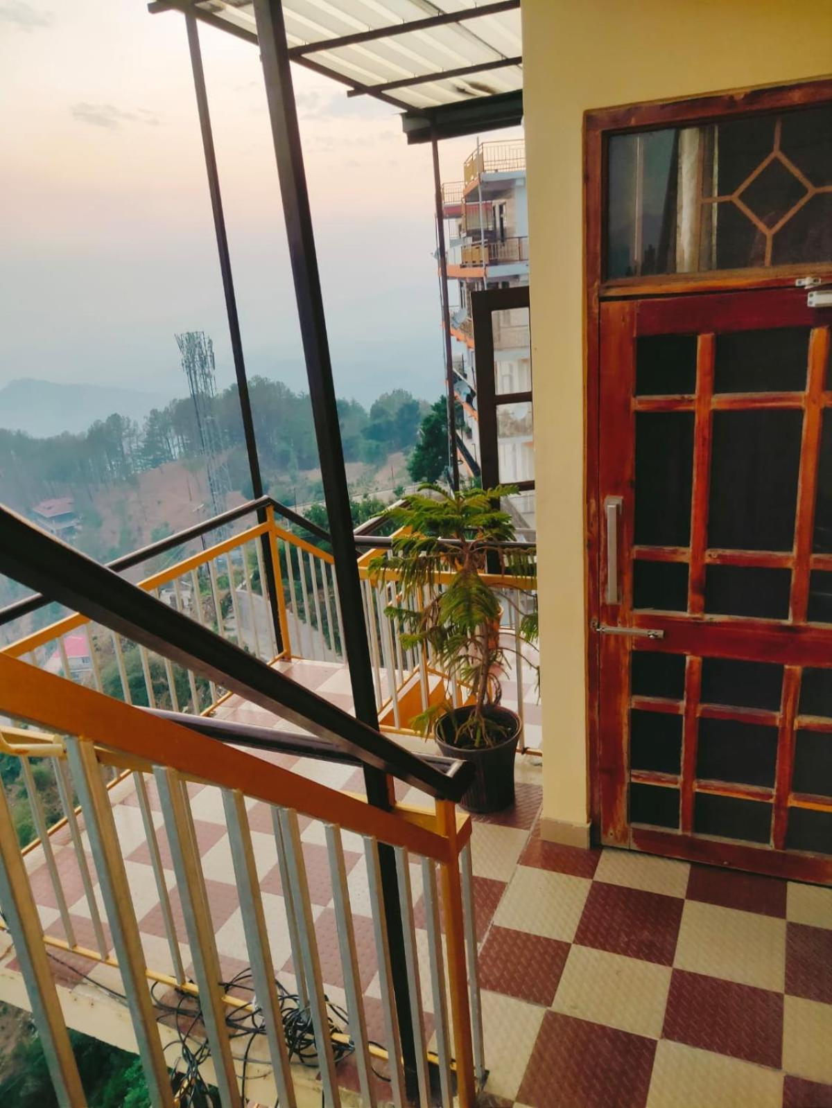 Thakur Apartment Шимла Екстериор снимка